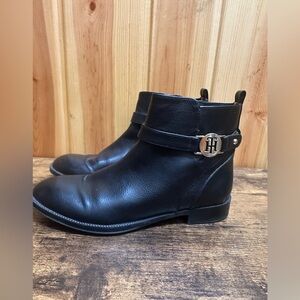 Tommy Hilfiger Black Leather Ankle Boots with Logo Accent sz 7.5